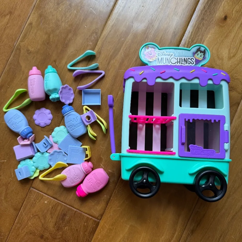Just Play Disney Munchlings Ice Cream Cart Playset - Picture 1 of 4